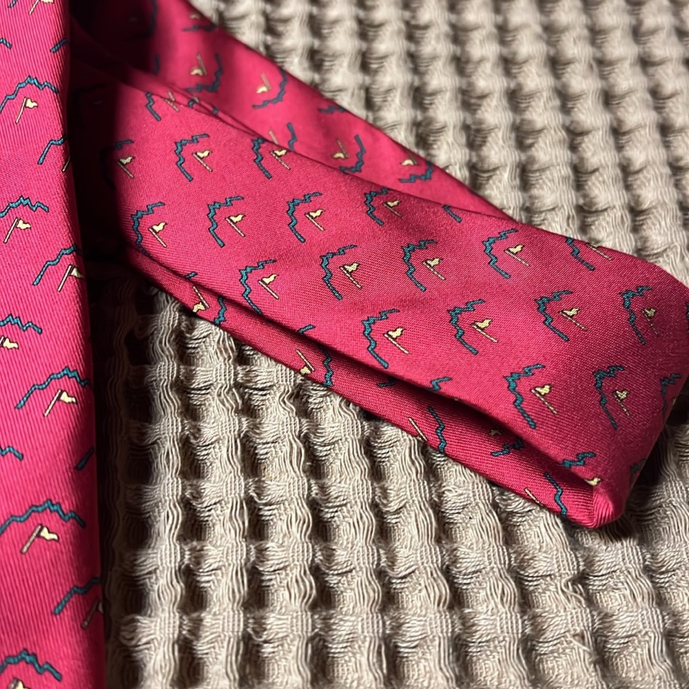 Vineyard Vines | Ledge Rock Red Neck Tie Men’s 100% Silk Imported - Picture 2 of 5